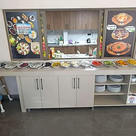 Zenia Hotel *